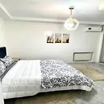 Cozy 1Br Retreat, Steps To Sand